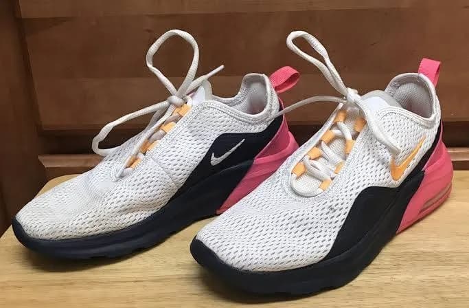 Nike Air Max Motion 2, white and pink, pair front
