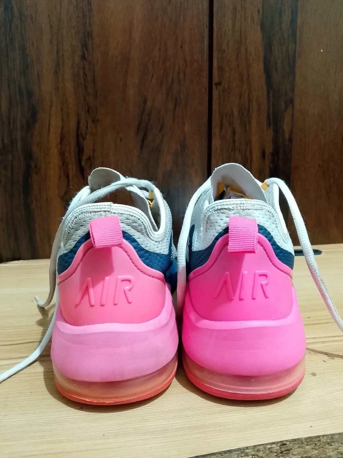 Nike Air Max Motion 2, white and pink, sole