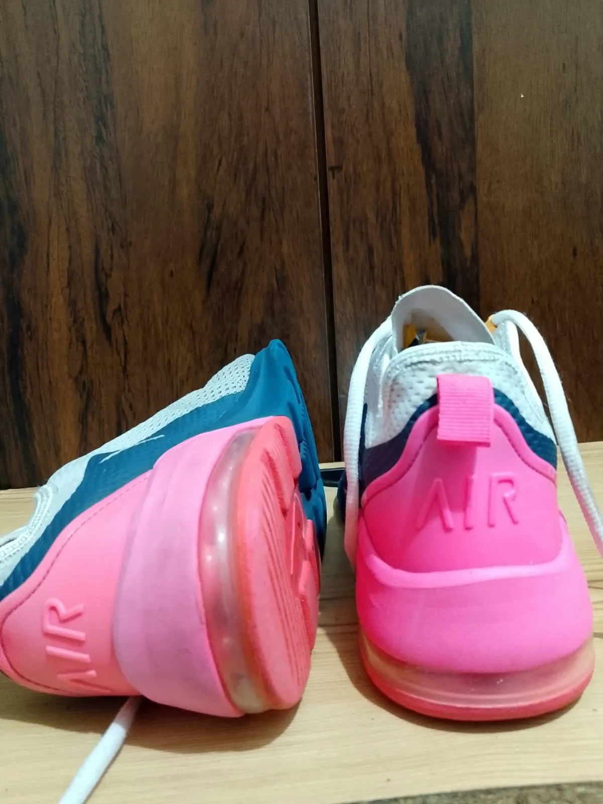 Nike Air Max Motion 2, white and pink, heel