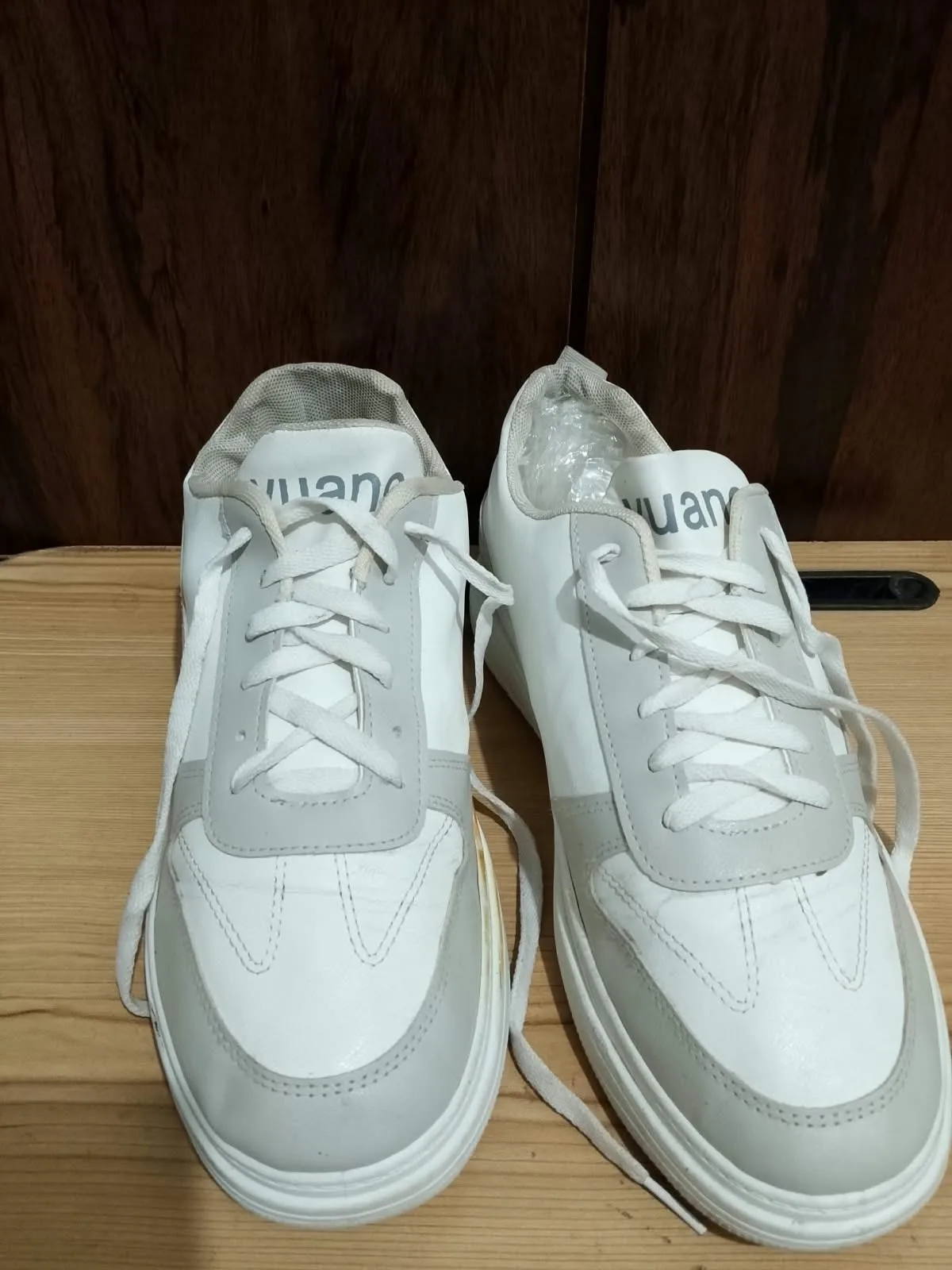 Low top sneaker, white and grey, pair front