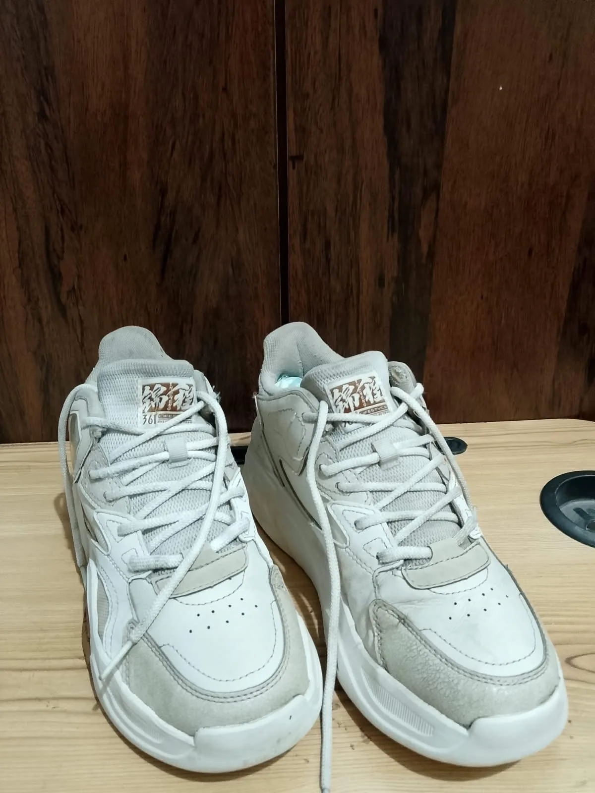 Chunky retro sneaker, white and beige, sole