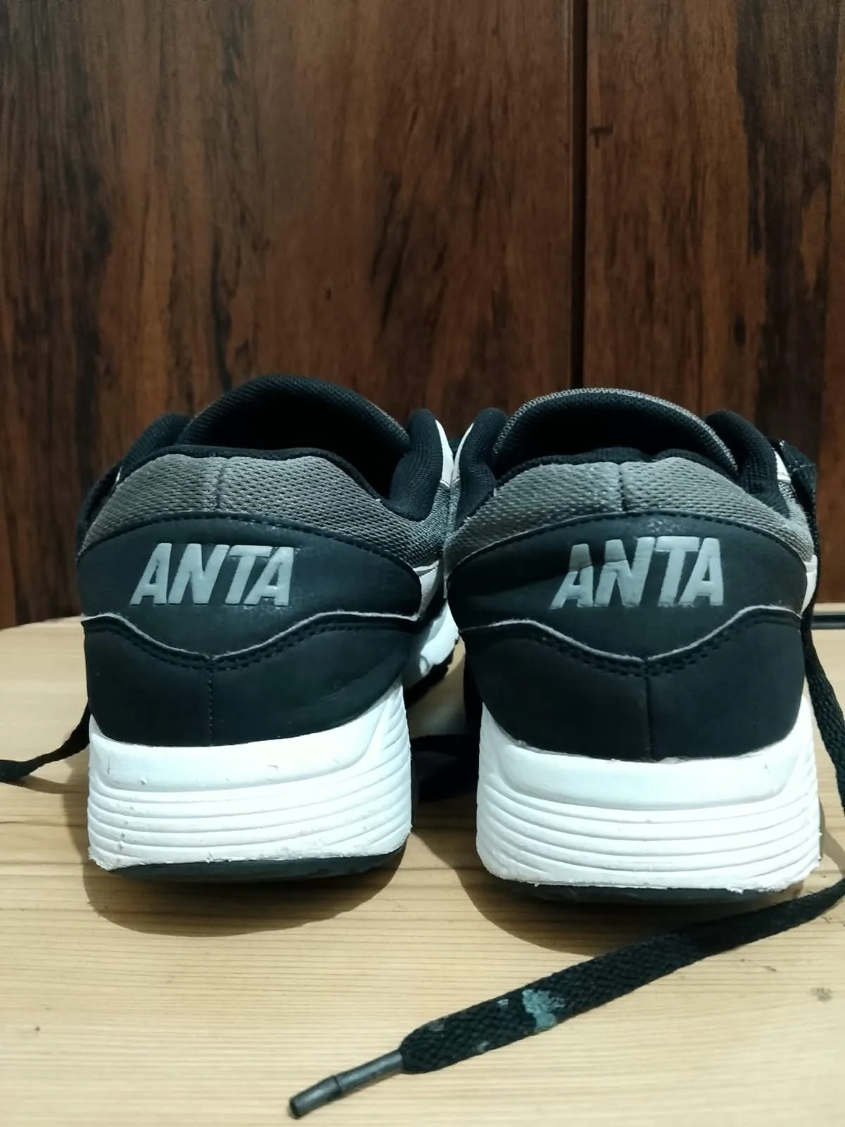ANTA trainer, black and grey, sole