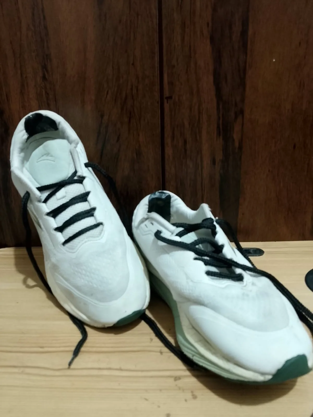 ANTA PG7, off white, flaw close up