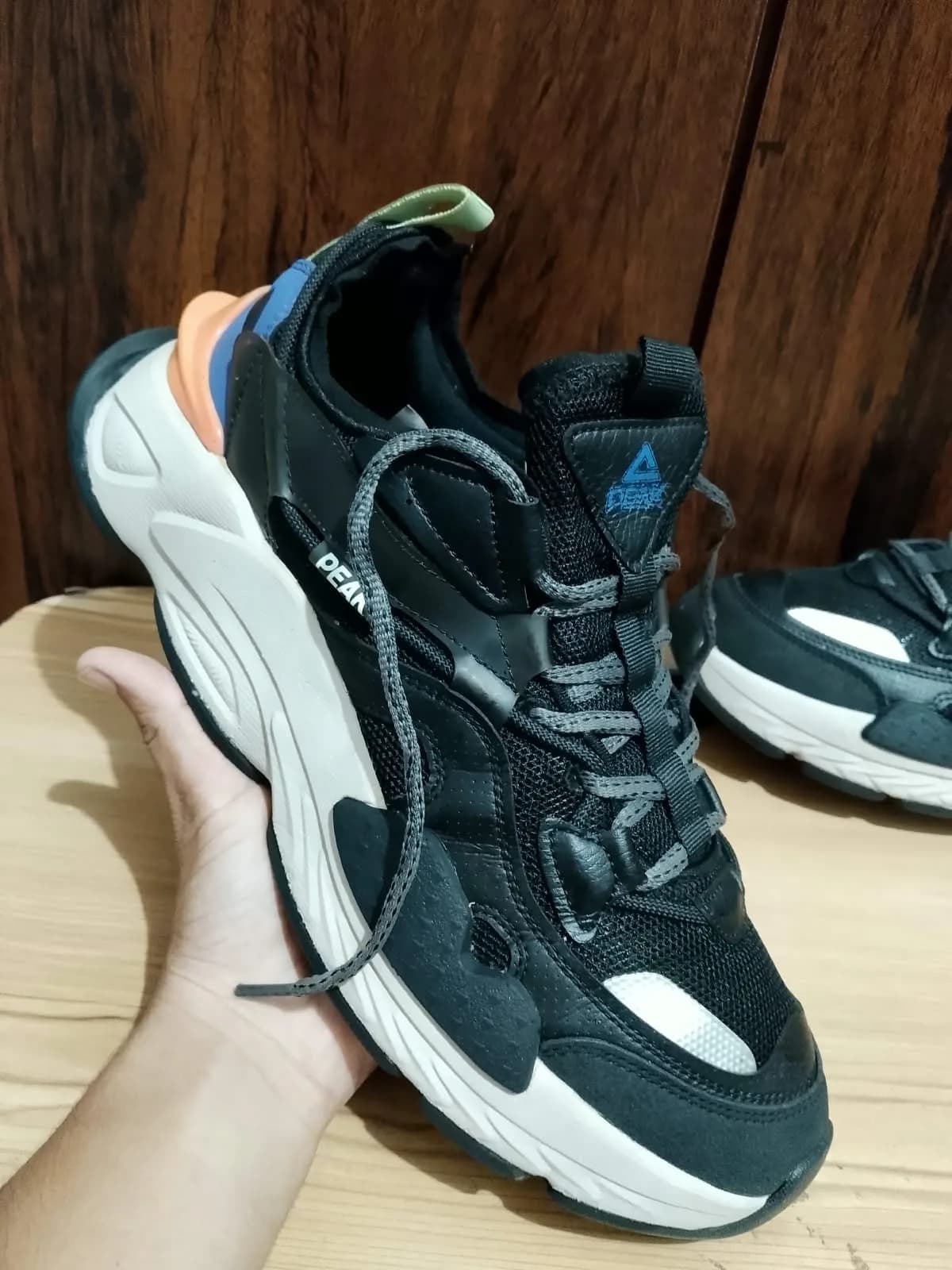PEAK chunky sneaker, black, heel
