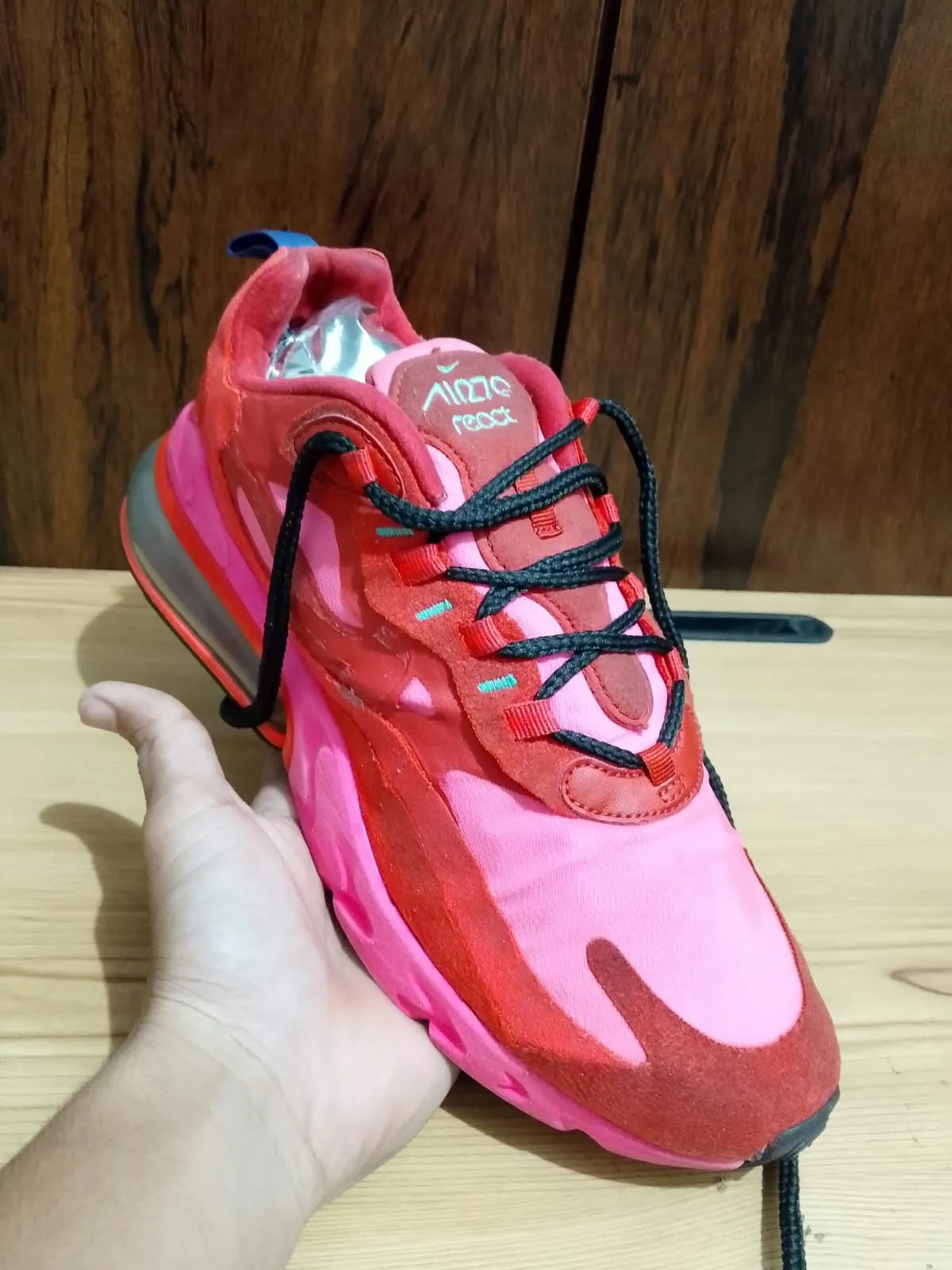 Nike Air Max 270 React, coral, side profile