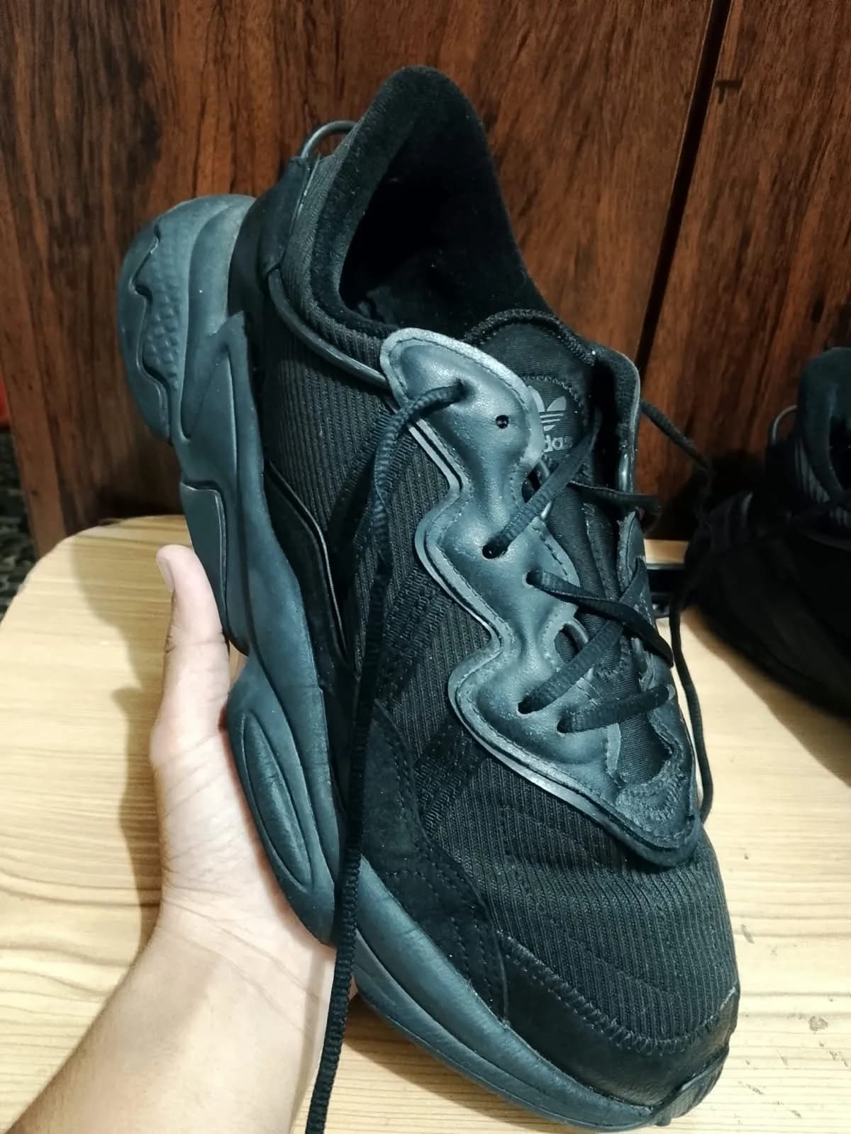 Adidas Ozweego, black, side profile