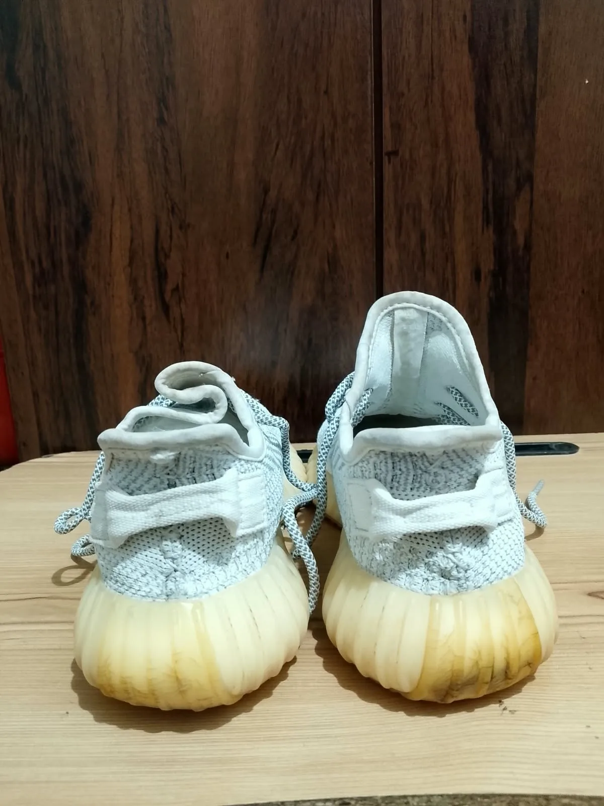 Yeezy Boost 350 V2, pale grey, side profile