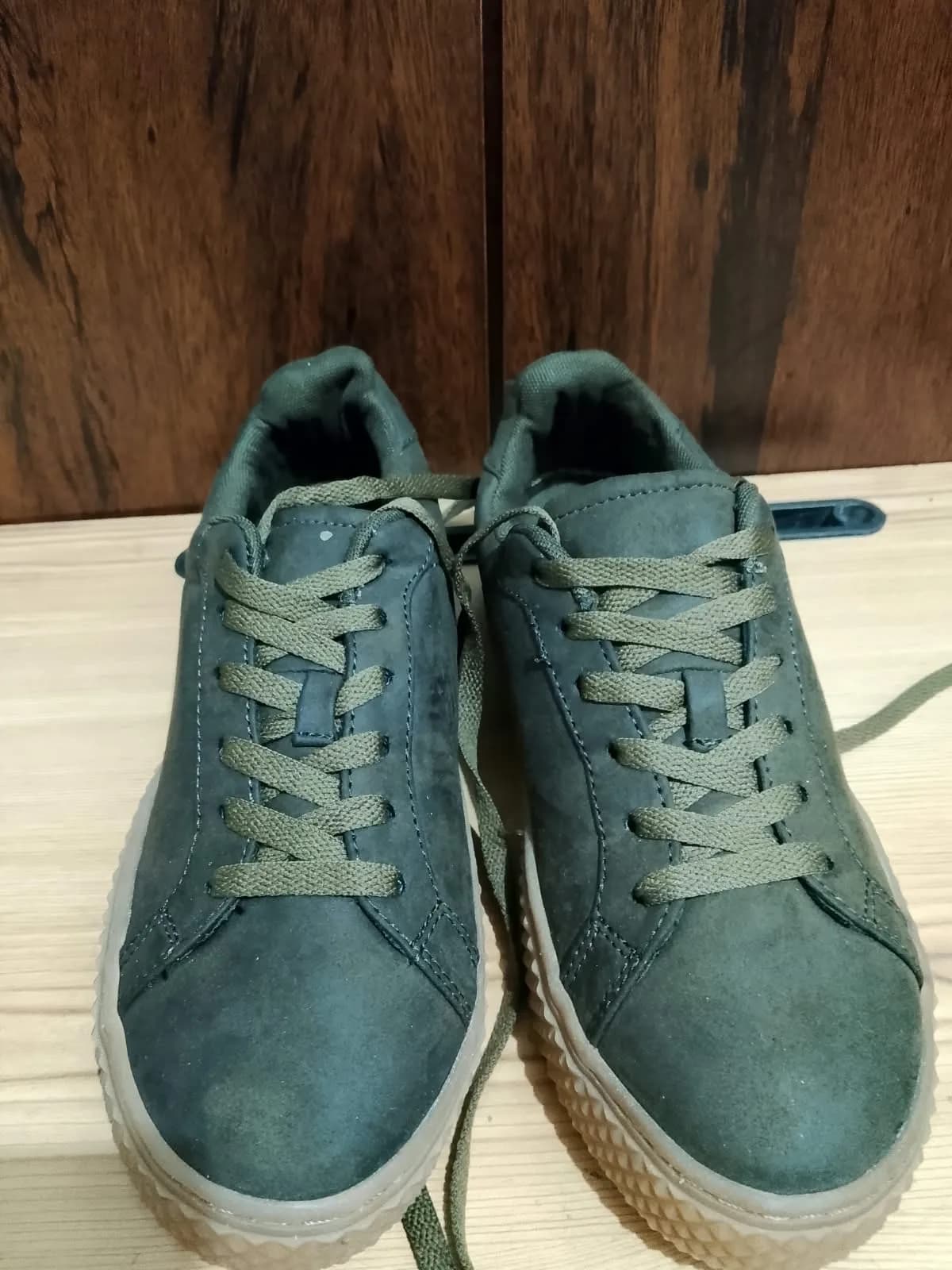 Low top sneaker, olive green, side profile