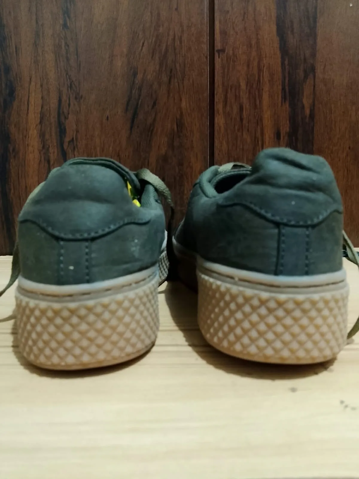 Low top sneaker, olive green, sole