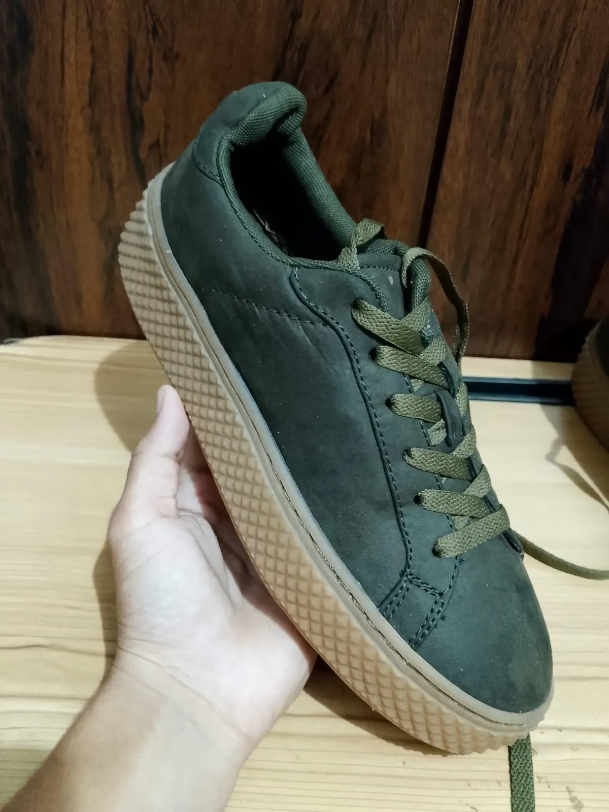 Low top sneaker, olive green, side profile