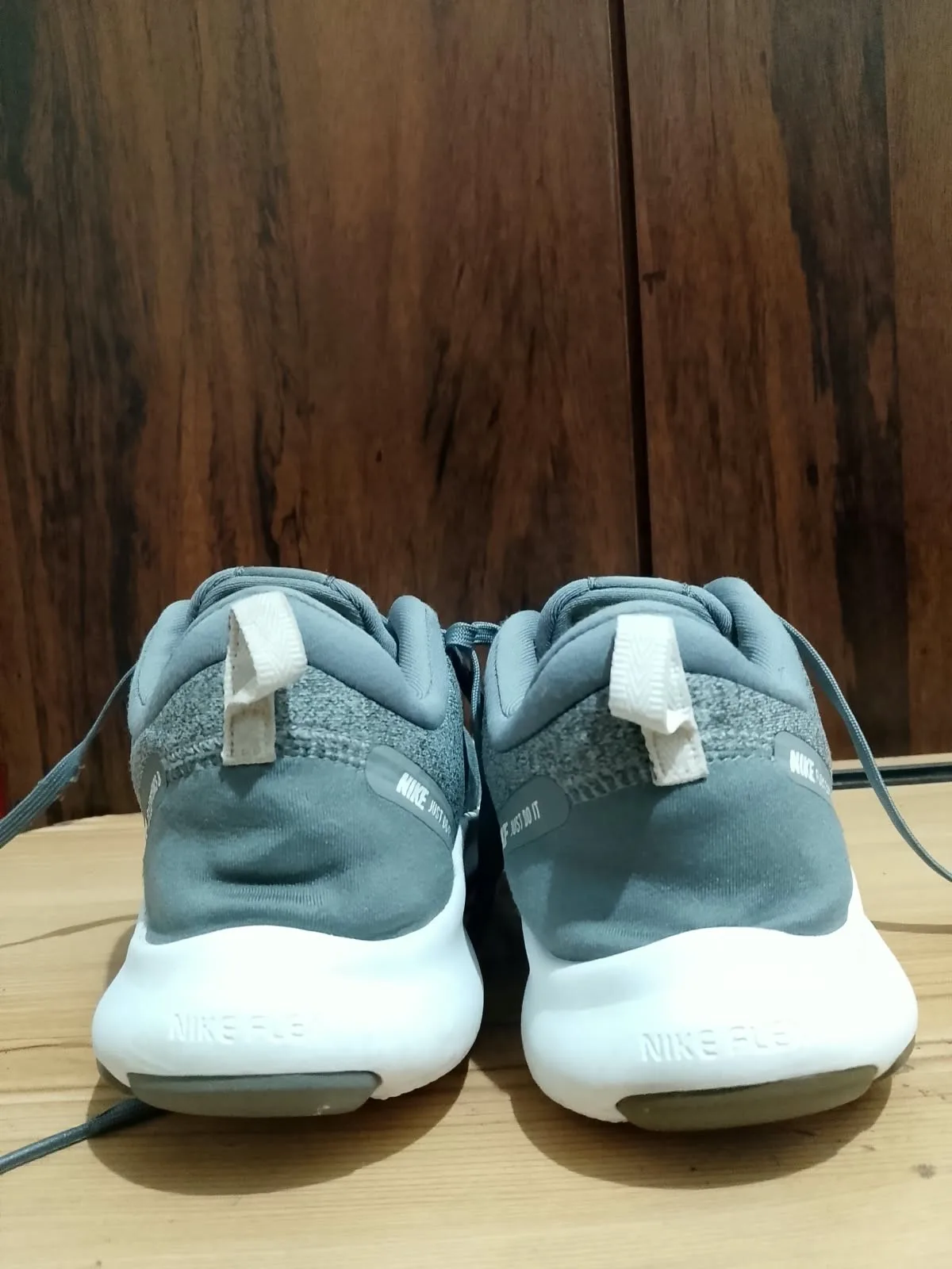 Nike Flex Experience RN 8, grey, side profile