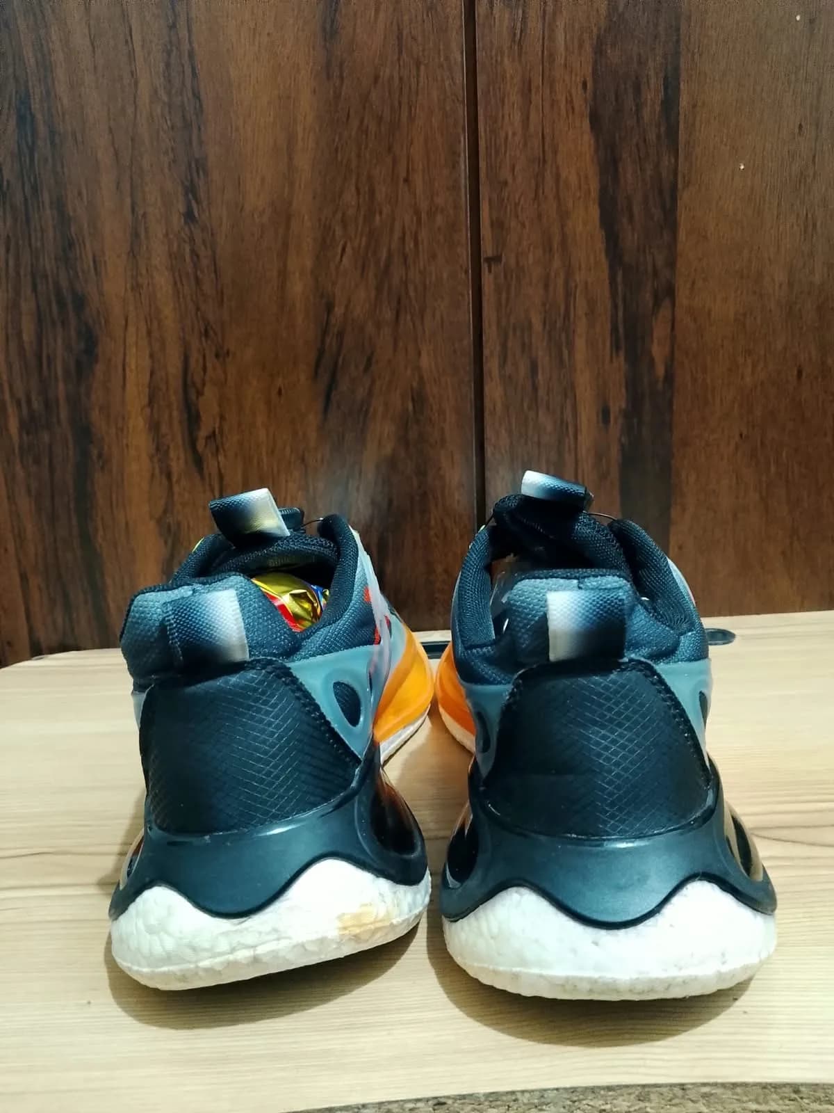 Dial closure trainer, grey and orange, sole
