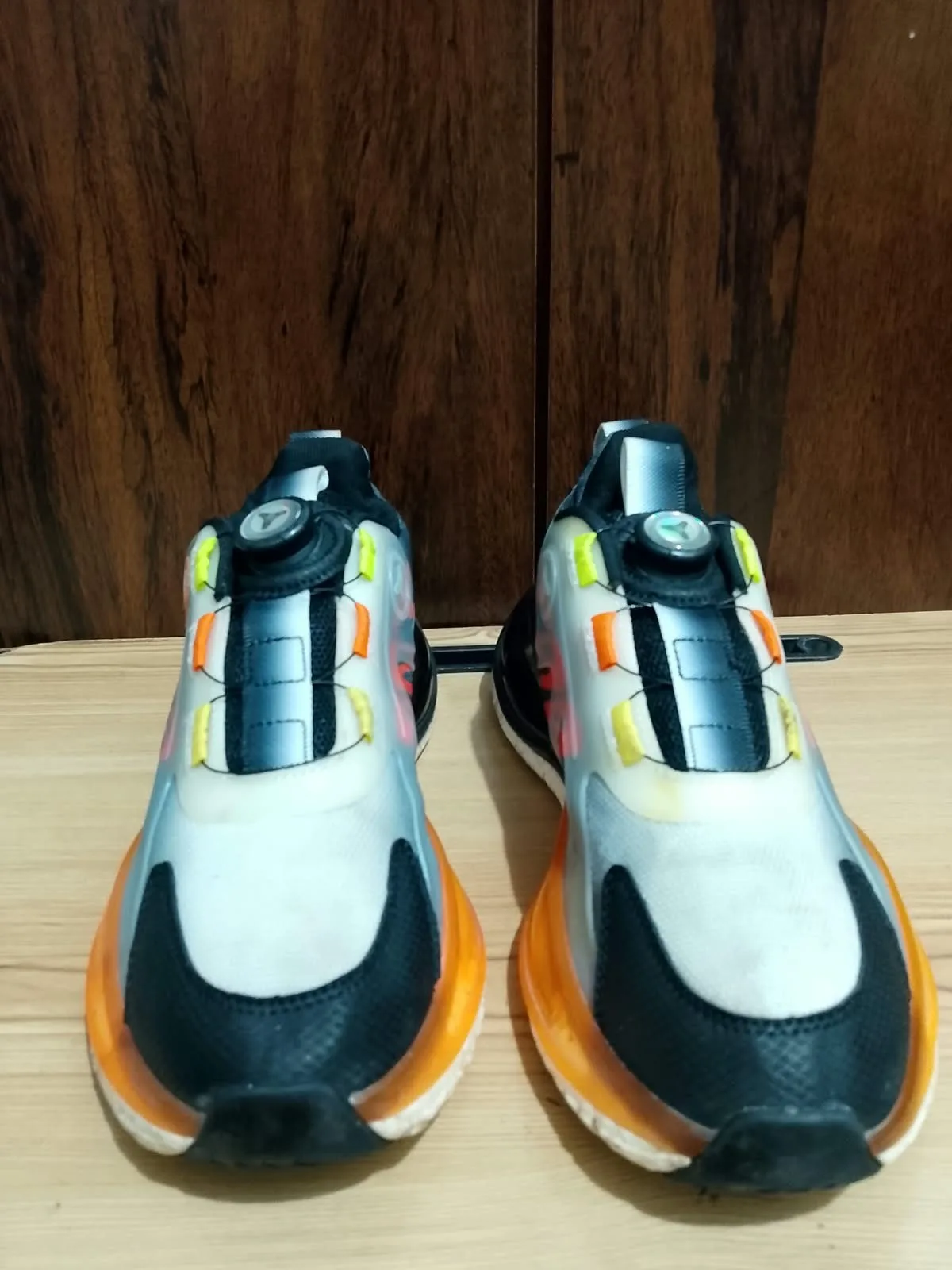 Dial closure trainer, grey and orange, pair front