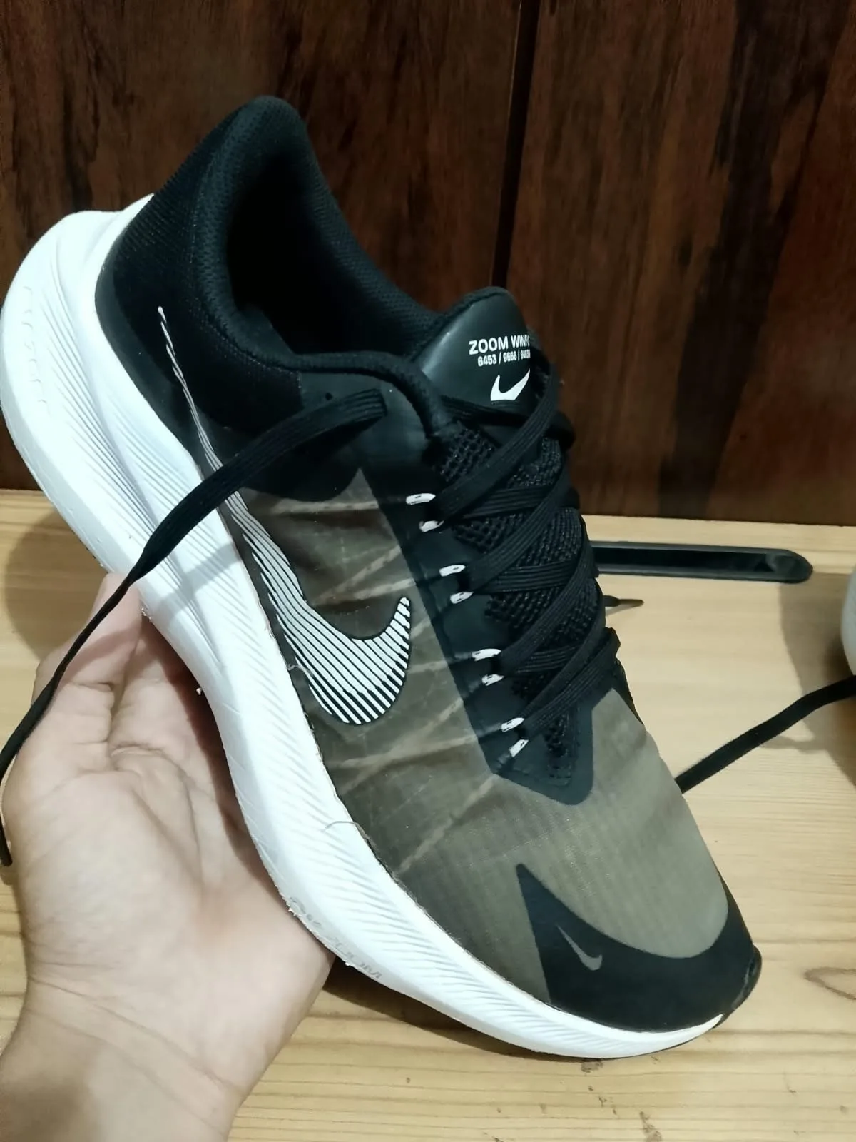 Nike Winflo 8, black and khaki, side profile