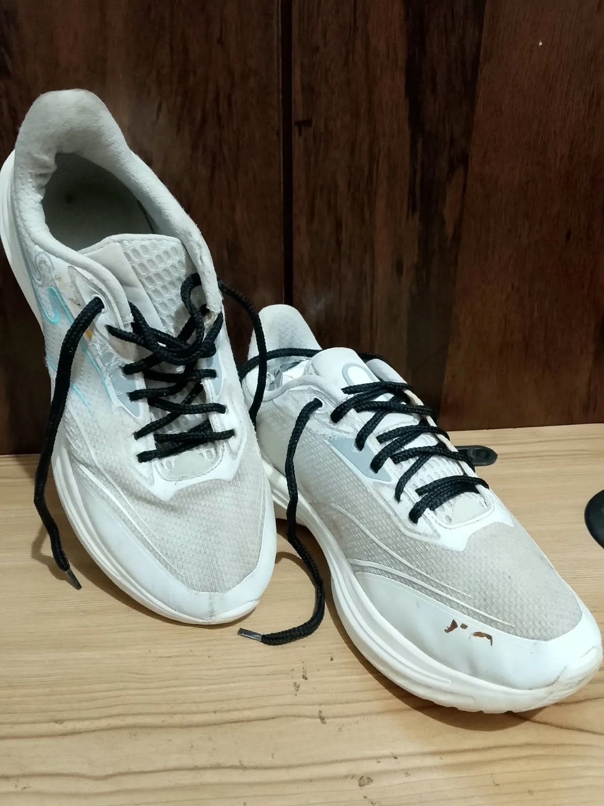 Running shoe, white and light blue, inside label