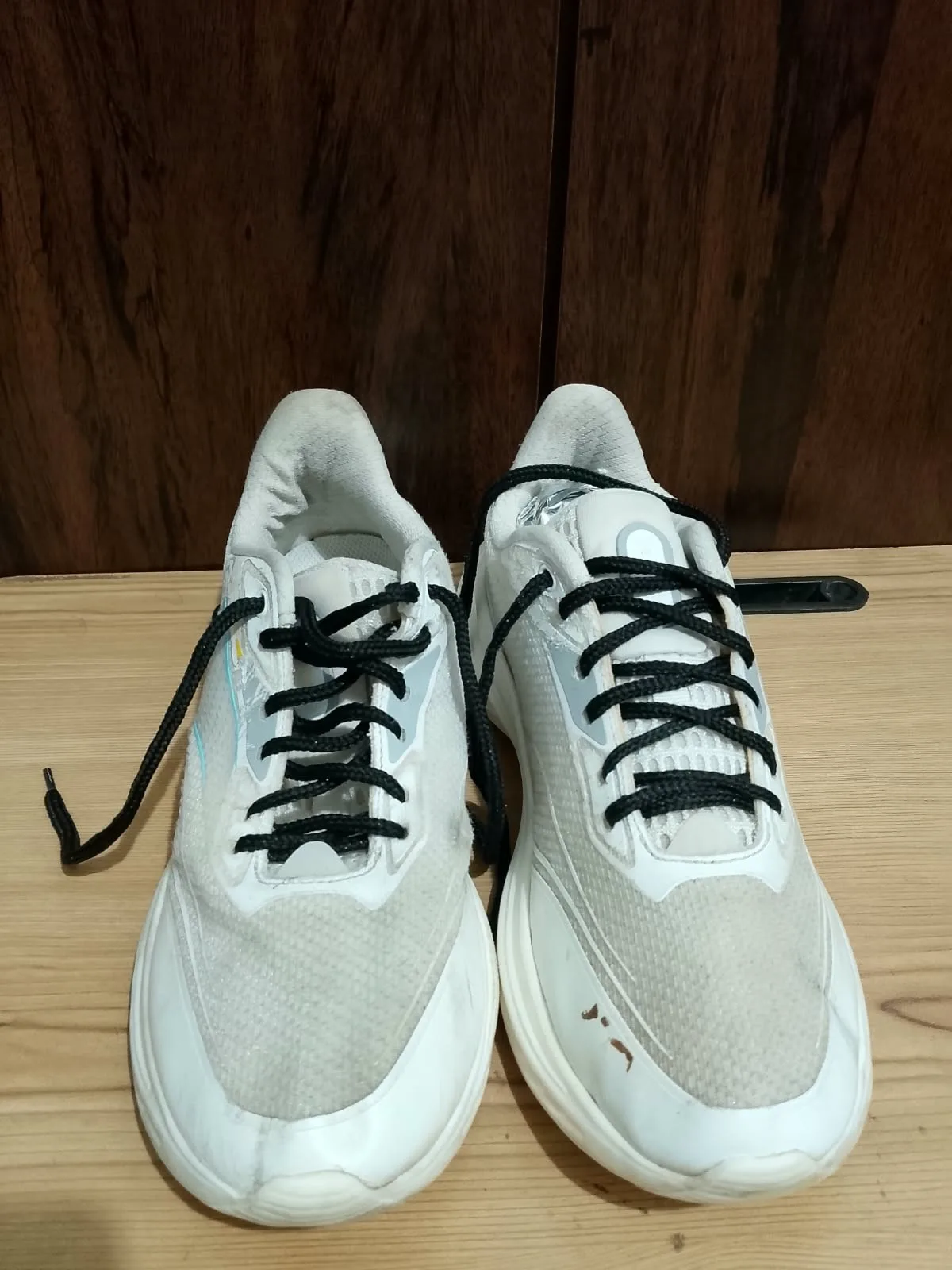 Running shoe, white and light blue, heel