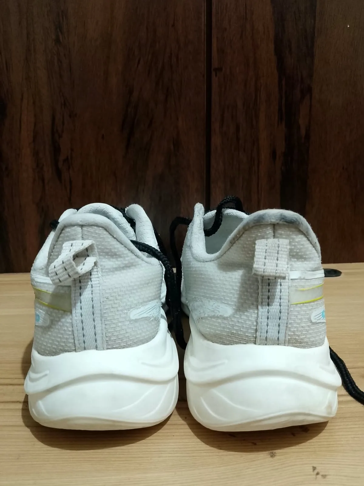 Running shoe, white and light blue, sole