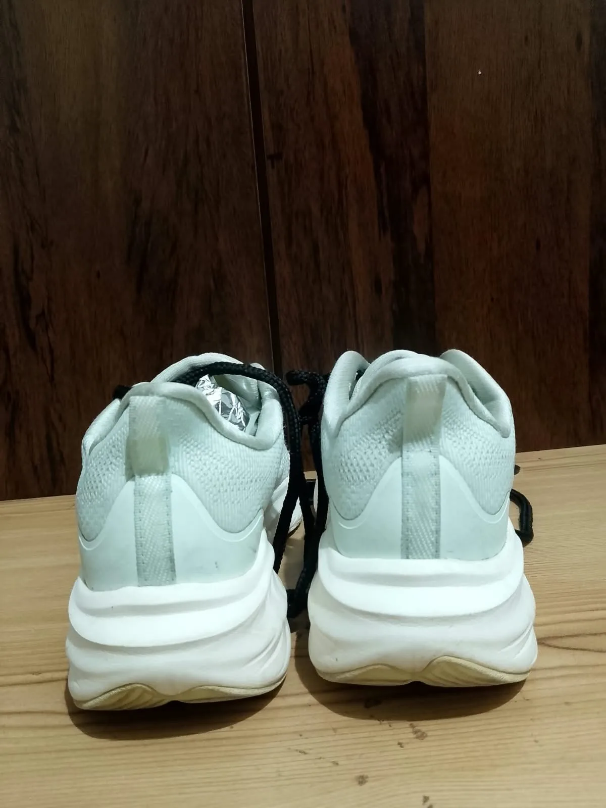 Running shoe, off white, sole