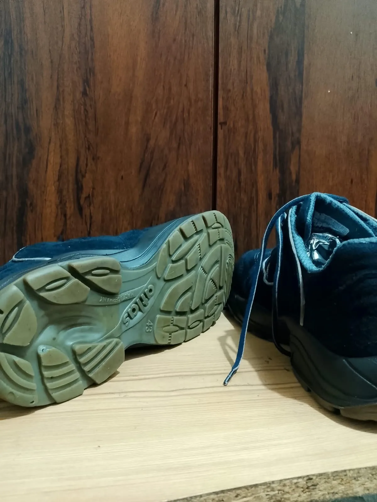 Atlas safety shoe, navy, sole